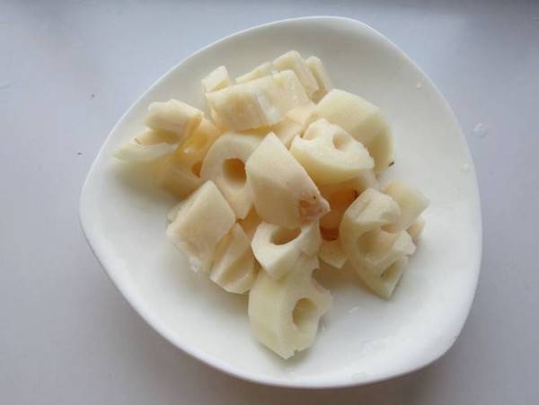 莲藕肉煲的做法-家常味炖菜谱-易网健康养生网 莲藕肉煲的做法-家常味炖菜谱