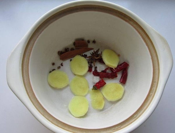 莲藕肉煲的做法-家常味炖菜谱-易网健康养生网 莲藕肉煲的做法-家常味炖菜谱
