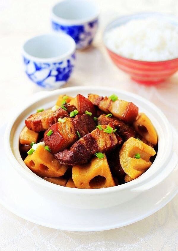 莲藕肉煲的做法-家常味炖菜谱-易网健康养生网 莲藕肉煲的做法-家常味炖菜谱