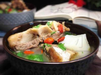 牛尾骨炖萝卜的做法-家常味炖菜谱