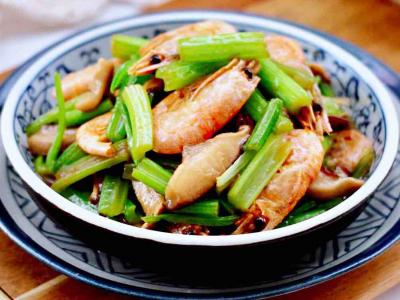 芹菜炒香菇的做法-咸鲜味炒菜谱