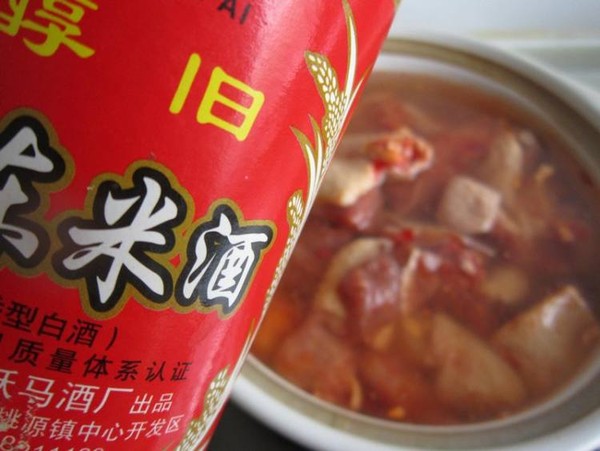 香辣鸡煲的做法-家常味炖菜谱-易网健康养生网 香辣鸡煲的做法-家常味炖菜谱