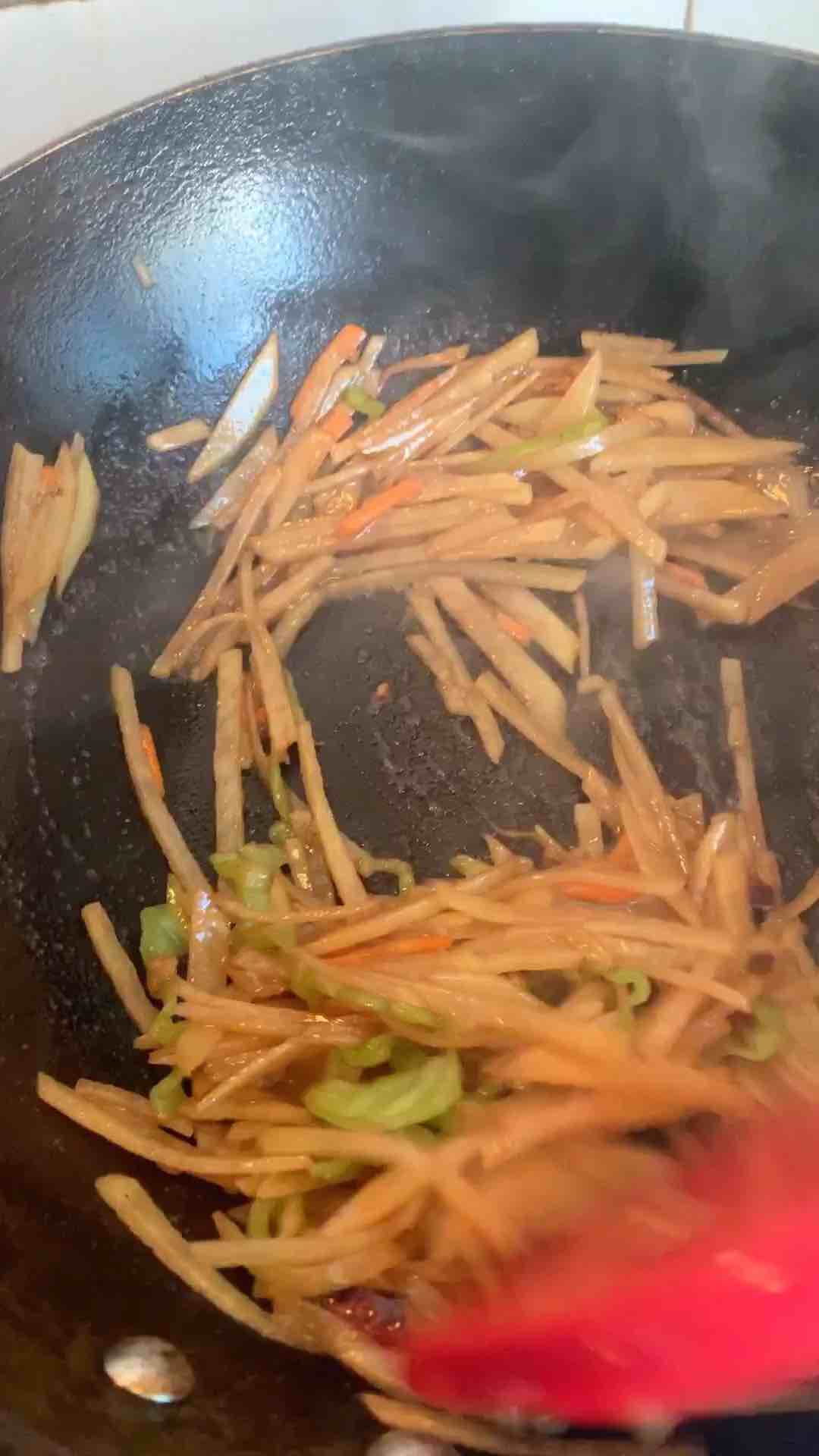 超级好吃的酸辣土豆丝的做法-香辣味炒菜谱
