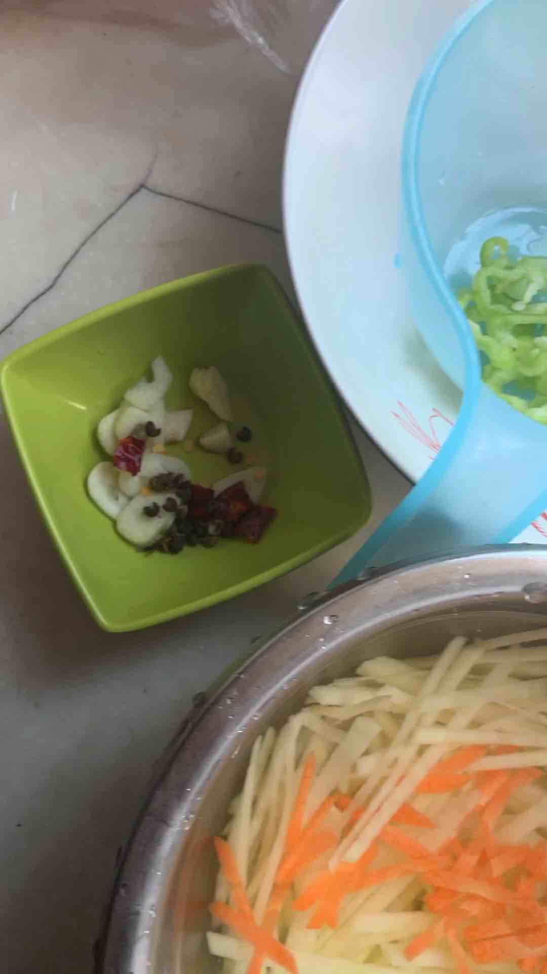 超级好吃的酸辣土豆丝的做法-香辣味炒菜谱