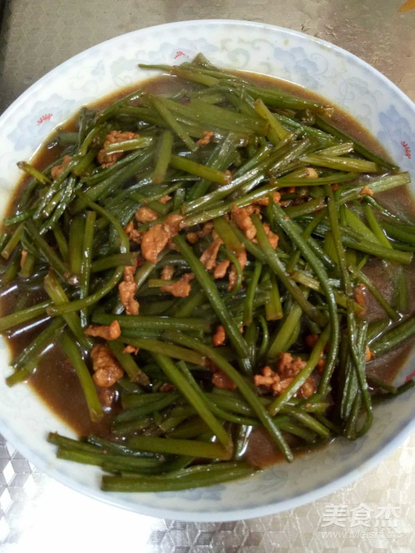 韭菜花炒肉的做法-家常味爆菜谱