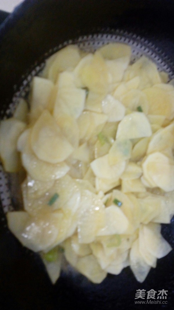 炒土豆片的做法-家常味炒菜谱