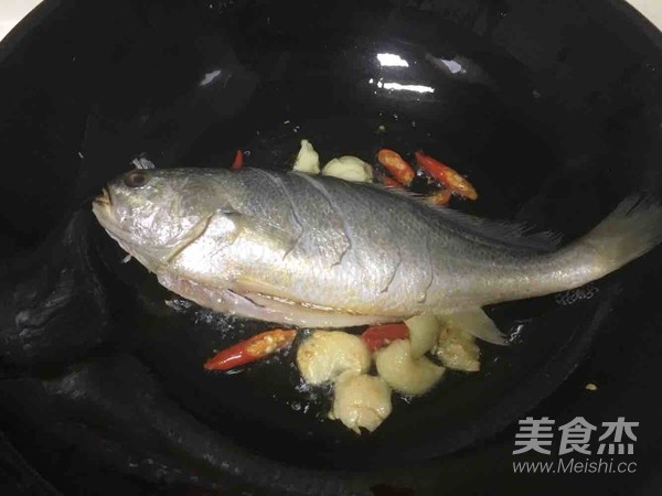红烧黄花鱼的做法-酱香味烧菜谱