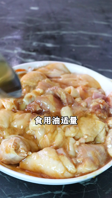 海南滑鸡煲的做法-咸鲜味煲菜谱