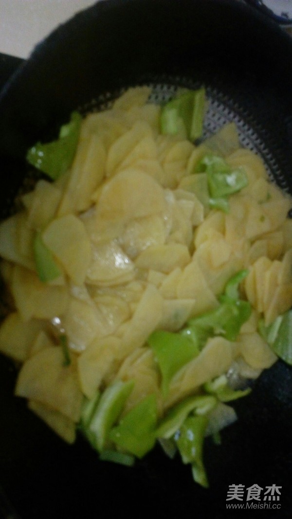 炒土豆片的做法-家常味炒菜谱