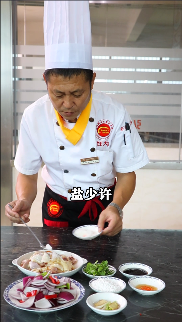 海南滑鸡煲的做法-咸鲜味煲菜谱
