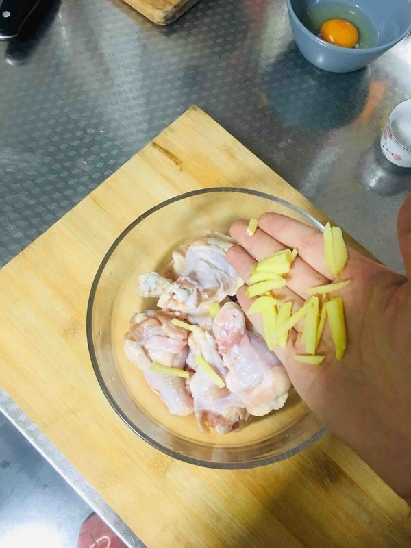 电饭煲奥尔良鸡翅根的做法-咸鲜味焖菜谱