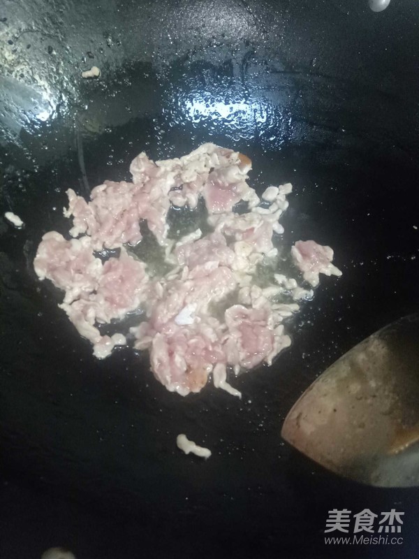 韭菜花炒肉的做法-家常味爆菜谱