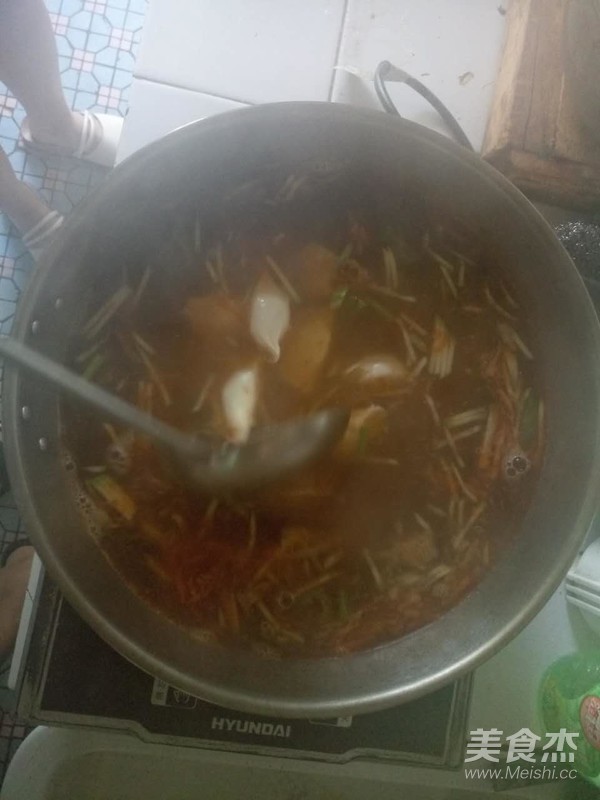 瞎捣乱的火锅饺子的做法-红油味煮菜谱