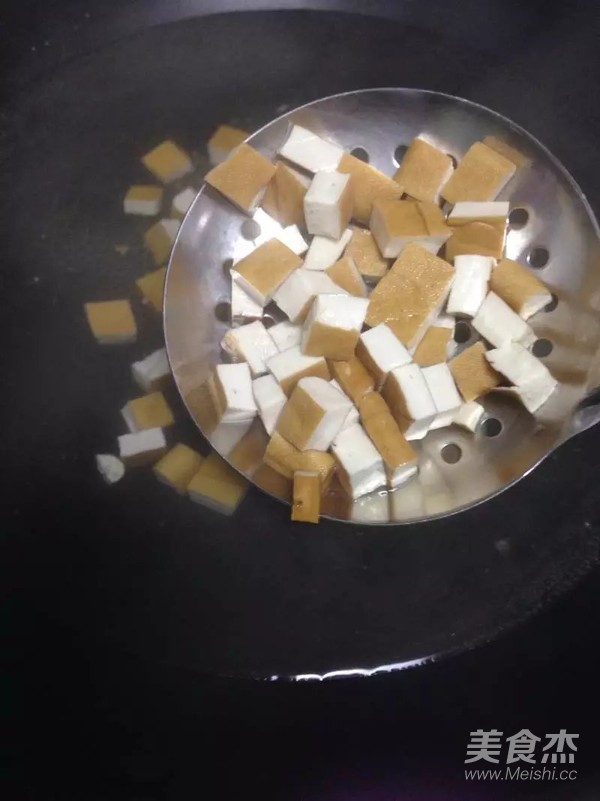 秋葵炒香干的做法-家常味炒菜谱