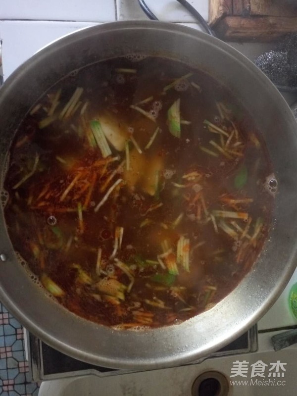瞎捣乱的火锅饺子的做法-红油味煮菜谱