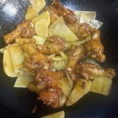 鸡翅根炒土豆片的做法-家常味爆菜谱
