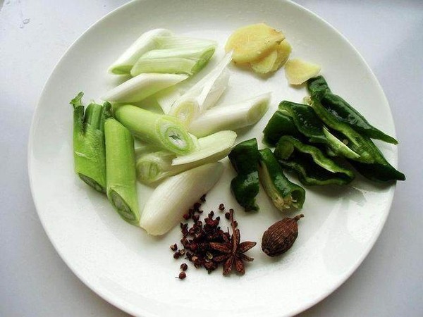 大盘牛肉的做法-香辣味烧菜谱-易网健康养生网 大盘牛肉的做法-香辣味烧菜谱