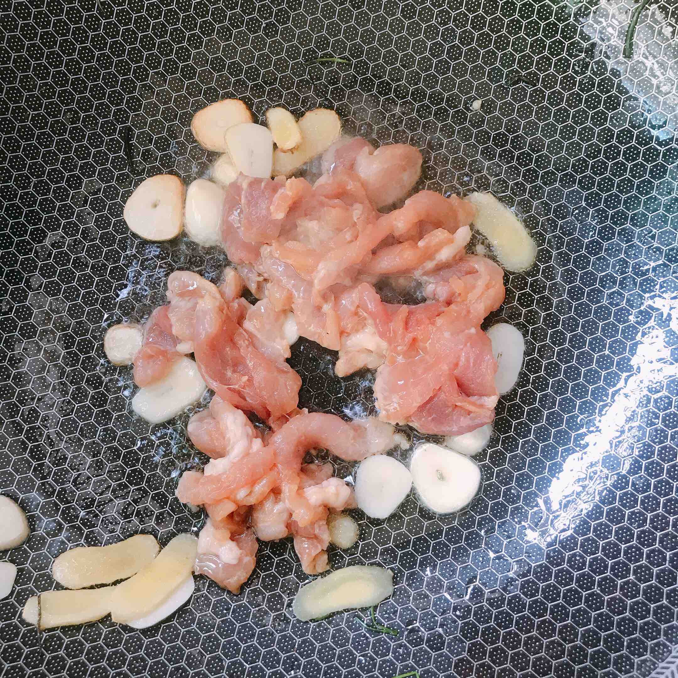 鸡蛋干炒肉片的做法-咸鲜味炒菜谱