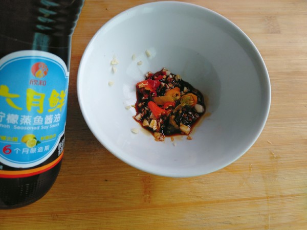 凉拌菠菜的做法-酸辣味煮菜谱