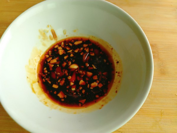 凉拌菠菜的做法-酸辣味煮菜谱