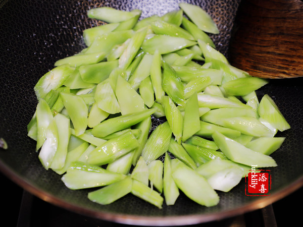 绿色开工便当——莴笋双炒的做法-家常味炒菜谱-易网健康养生网 绿色开工便当——莴笋双炒的做法-家常味炒菜谱