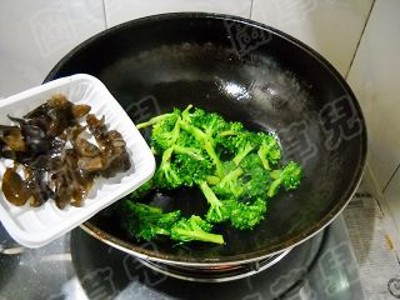 兰花木耳炒鸡蛋的做法-家常味炒菜谱