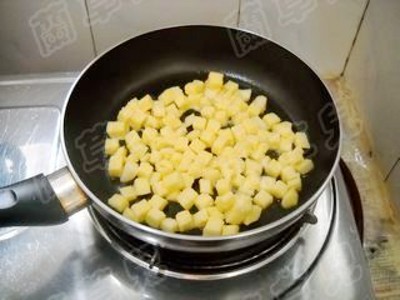 芝麻肉丝馒头丁的做法-家常味炒菜谱