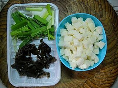 芝麻肉丝馒头丁的做法-家常味炒菜谱