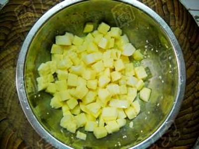 芝麻肉丝馒头丁的做法-家常味炒菜谱