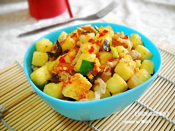 芝麻肉丝馒头丁的做法-家常味炒菜谱-易网健康养生网 芝麻肉丝馒头丁的做法-家常味炒菜谱