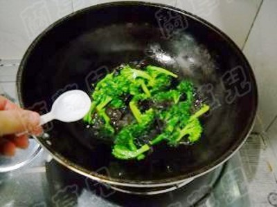 兰花木耳炒鸡蛋的做法-家常味炒菜谱