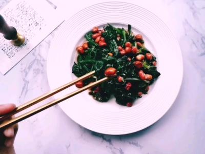 果仁菠菜的做法-咸鲜味拌菜谱