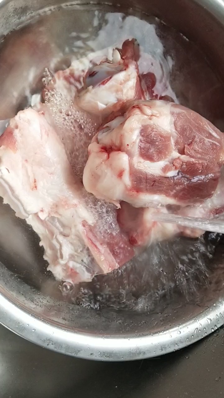 红烧大棒骨的做法-家常味煮菜谱-易网<a href=http://www.bryss.cn/ target=_blank class=infotextkey>健康养生</a>网 红烧大棒骨的做法-家常味煮菜谱