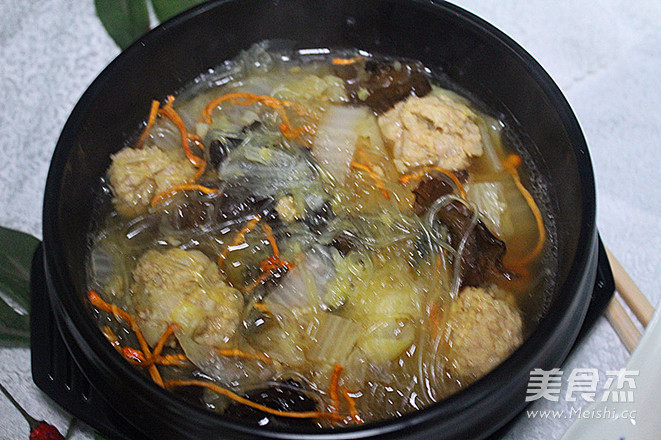 虫草白菜木耳肉丸粉丝汤的做法-家常味砂锅菜谱