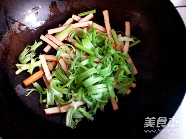 芹菜炒豆干的做法-家常味炒菜谱