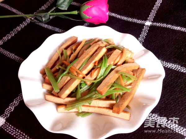 芹菜炒豆干的做法-家常味炒菜谱