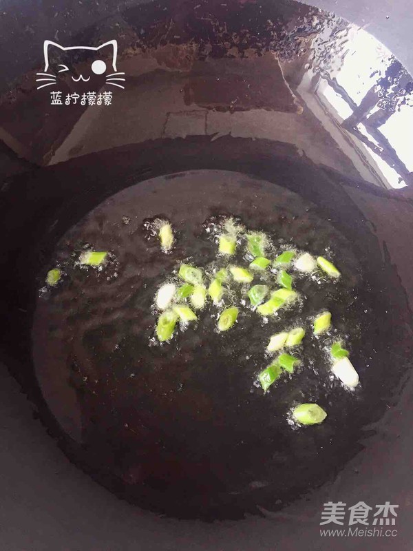 香菇鸡肉炸酱面的做法-家常味炸菜谱