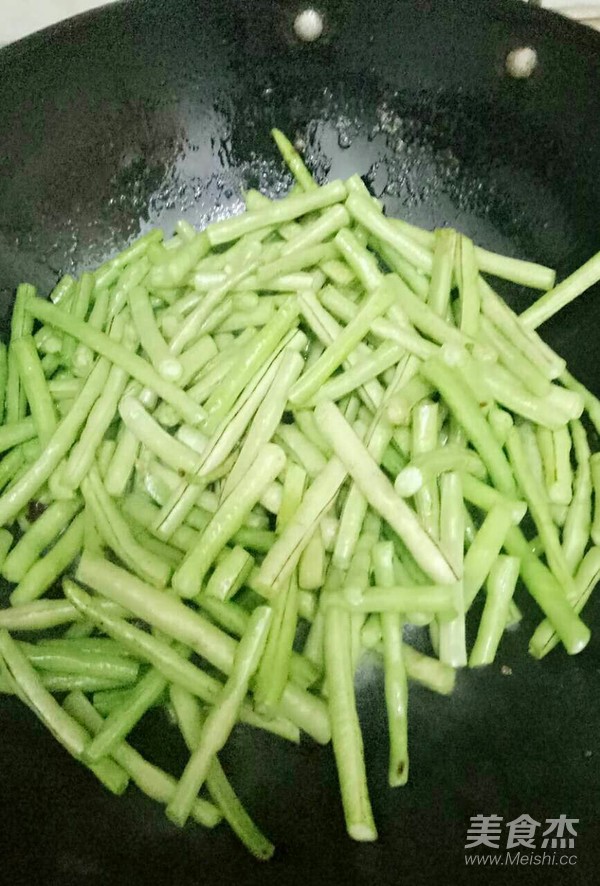 清炒豆角的做法-家常味炒菜谱