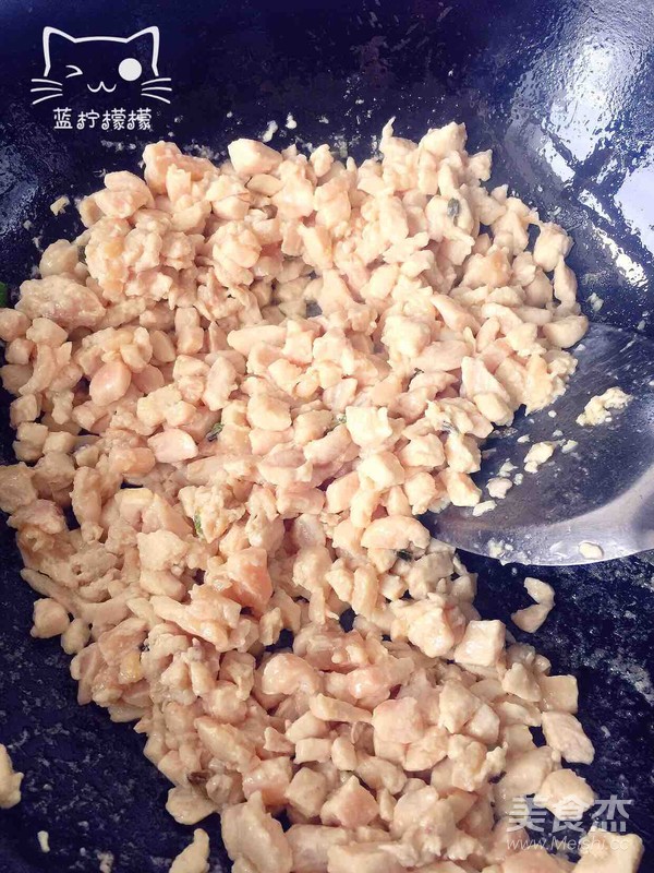 香菇鸡肉炸酱面的做法-家常味炸菜谱
