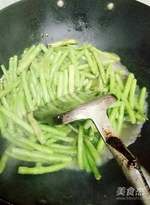清炒豆角的做法-家常味炒菜谱