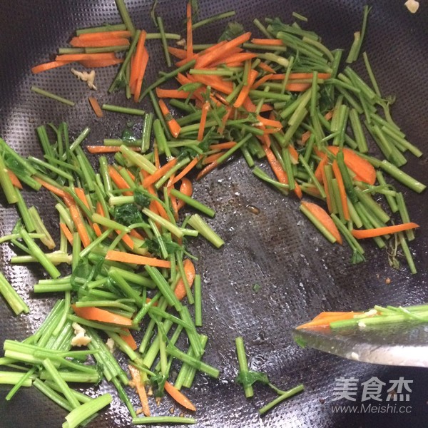 芹菜炒鸡丝的做法-家常味炒菜谱