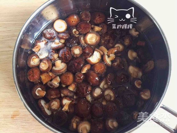 香菇鸡肉炸酱面的做法-家常味炸菜谱