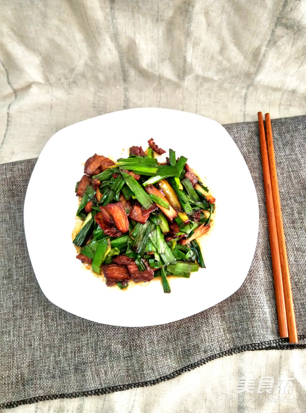 下饭菜蒜叶五花肉的做法-家常味炒菜谱-易网健康养生网 下饭菜蒜叶五花肉的做法-家常味炒菜谱
