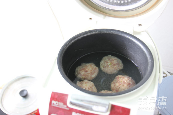 最好吃的扬州狮子头的做法-家常味煮菜谱