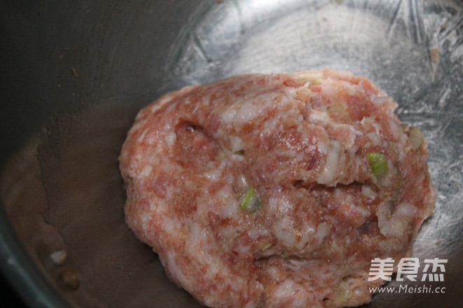 虫草白菜木耳肉丸粉丝汤的做法-家常味砂锅菜谱