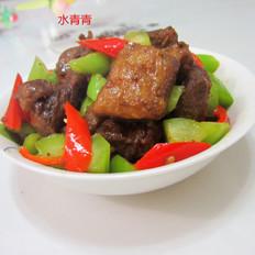 莴笋焖红烧肉的做法-家常味焖菜谱