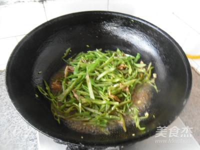 里脊肉炒扁豆丝的做法-家常味炒菜谱