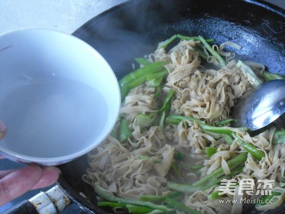 辣炒豆腐丝的做法-家常味炒菜谱