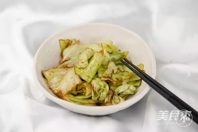 铸铁锅版干锅手撕包菜的做法-酸辣味干锅菜谱-易网健康养生网 铸铁锅版干锅手撕包菜的做法-酸辣味干锅菜谱