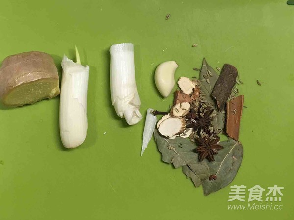 家常酱牛肉的做法-酱香味酱菜谱